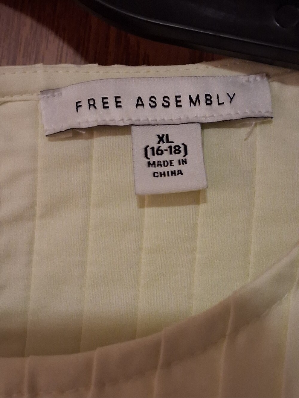 Free Assembly XL 16-18 Butter Yellow Sleeveless Pintuck Peplum Top NWT - Picture 5 of 9